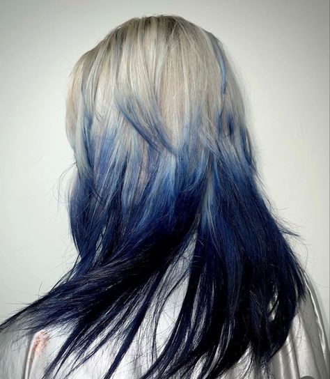 Blonde And Blue Hair, Hair Streaks, Dyed Hair Inspiration, Hair Inspiration Short, Pretty Hair Color, Hair Stylies, Dye My Hair, Hair Dye Colors, Hair Inspiration Color