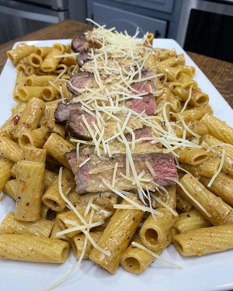 Steak With Pasta, Creamy Steak Pasta, Pasta With Steak, Steak And Pasta, Creamy Steak, Pasta Dinner Ideas, Cooking In The Midwest, Pasta Toppings, Steak Pasta