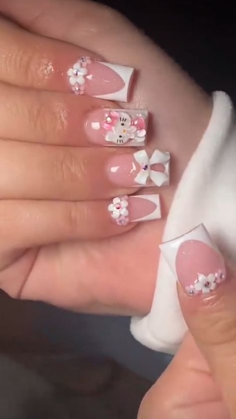 Short Acrylic Nails Designs Hello Kitty, Pink Nail Designs Hello Kitty, Short Painted Nails Design, Hello Kitty Nails Short Charms, Short Nails Acrylic Flowers, Nail Inspo For 10 Yo, Back To School Nails Acrylic Square Medium, Hello Kitty Nail Inspo Short, Shorties Nails Hello Kitty