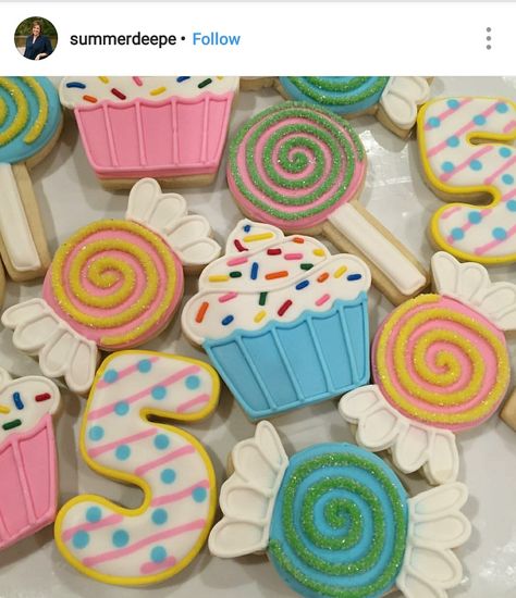 Cupcake Decorated Cookies, Cupcake Sugar Cookies Decorated, Cookie Baking Tips, Cupcake Cookies Decorated, Lollipop Cookies, The Best Cookies, Cookies Birthday, Candy Birthday, Party Cookies