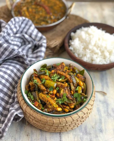 Maharashtrian Tindora Sabzi Recipe is a simple and quick to make tendli recipe with few ingredients, served with jowar bhakri, dal, rice & salad. This is a simple recipe that you can make for your everyday meals or can also pack in your and your kids Lunch Box. Peanuts adds an extra crunch to this recipe. Tendli Sabzi, Tendli Recipe, Natural Insulin, Tindora Recipes, Marathi Recipes, Maharashtra Food, Pickled Carrots Recipe, Indian Vegetable Recipes, Dal Rice