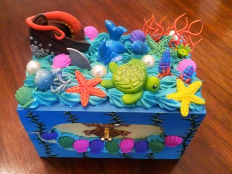 Ocean Deco Box by BloodTypeBPositive.deviantart.com  ADORABLE! :D Air Dry Clay Box With Lid, Decoden Art, Decoden Inspiration, Polymer Clay Covered Altoid Tins, Polymer Clay Treasure Chest, Decoden Crafts, Mermaid Jewelry Box, Ice Crafts, Octopus Jar Polymer Clay