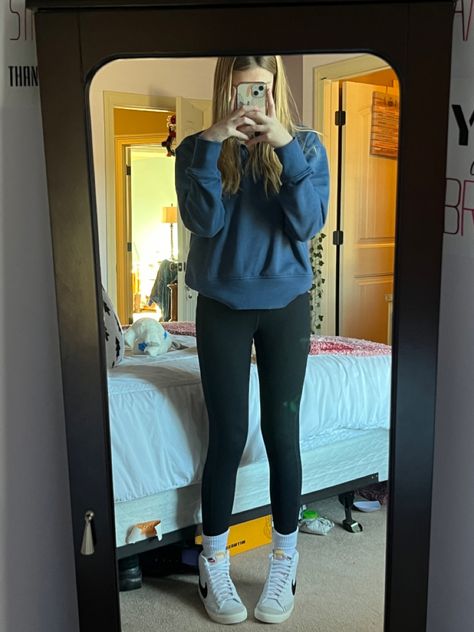 Cute outfit (Nike blazer and north face sweatshirt) North Face Outfits Women, Black Nike Blazer Outfit, Nike Blazer Outfit Womens, Outfits With Nike Blazers, Sweatpants Outfit Aesthetic, Black Ripped Jeans Outfit, Nike Blazers Outfit, Flare Jeans Outfit, North Face Outfits