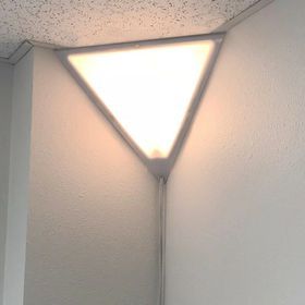 Corner Lighting, Corner Light, Corner Wall, Statement Lighting, Cool Floor Lamps, Triangle Design, Diy Installation, Lighting Store, Room Lights