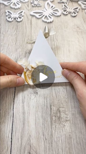 Katharina Tarta Crafts on Instagram: "Ok of course using the Hot foil pen and making an individual wax seal takes a lot of time and might not be suitable for ‚mass production‘ for your wedding, but here are some ideas how to make this DIY easier, so you can make a bunch of them for your own wedding:

- Print custom gold foil stickers with the sentiment of your choice . That way you‘ll still have the beautiful foil effect without the extra work.
- Use a stamp with golden ink. Way easier and quicker than hotfoiling, with just a slightly different, but equally pretty look.

- Order ready made wax seals with a sticky back, so you can just adhere the finished seals without the seals.
- Invest in a couple more seal stamps, then make a bunch of seals at once on baking paper and then glue them to Foil Pen Ideas, Hot Glue Wax Seal Diy, Diy Souvenir Ideas, Ink Stamping Ideas, Wax Seal Stamp Ideas, Wax Seals Ideas, Hot Foiling Ideas, Katharina Tarta Crafts, Foil Paper Crafts Diy