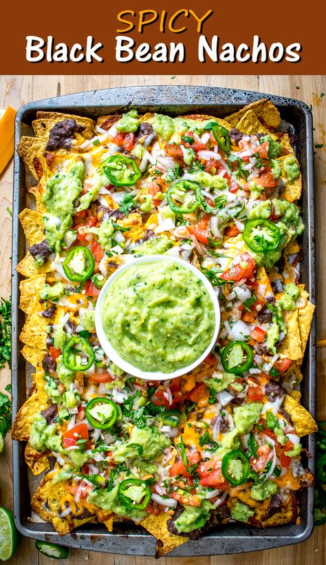 Bean Nachos Recipe, Vegetarian Nachos Recipe, Black Bean Nachos, Bean Nachos, Vegetarian Nachos, Nachos Recipe Easy, Salsa Guacamole, Vegetarian Mexican, Mexican Cooking