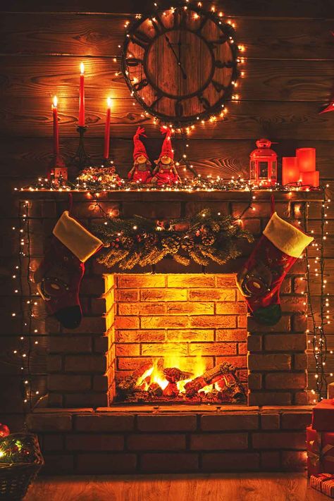 Christmas Fireplace Decorations, Fireplace Decorations, Christmas Led String Lights, Christmas Fireplace Decor, Romantic Christmas, Christmas Mantel Decorations, Christmas Porch Decor, Christmas String Lights, Christmas Fireplace