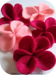 flowers on Pinterest | 106 Pins Felt Flowers Tutorial, Felt Flower Tutorial, Diy Fleur, Felt Flowers Diy, Diy Flores, Fleece Hats, Fleurs Diy, Flowers Tutorial, Felt Flower