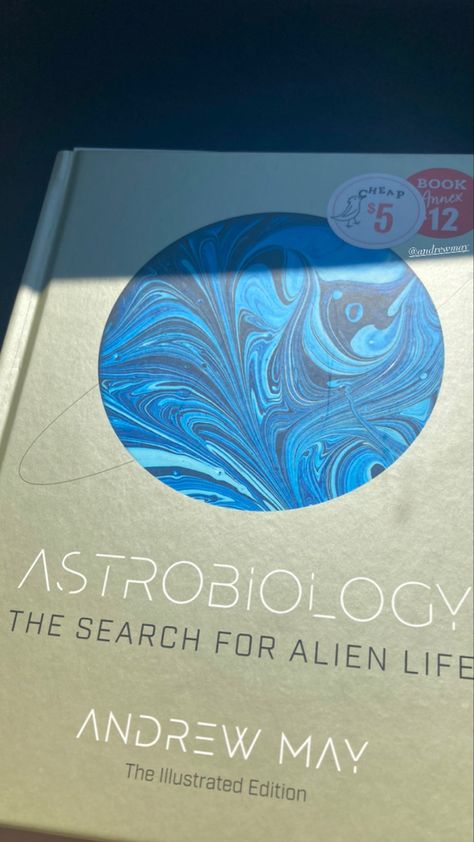 Best Biology Books, Biology Books To Read, Astrobiology Aesthetic, Astronomy Books, Biology Books, Best Science Books, Biology Book, Biology Major, Physics Books