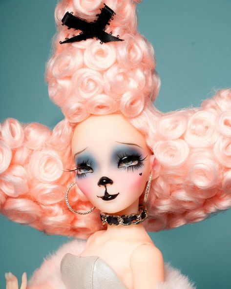 PIDGIN DOLL on Instagram: “Happy National Pink Day 💖 #pidgindoll #pinkpoodle #nationalpinkday” Pidgin Doll, National Pink Day, Silver Bodysuit, Fairy Art Dolls, Pink Day, Close Up Photo, Pink Poodle, Fantasy Art Dolls, Pink Skin