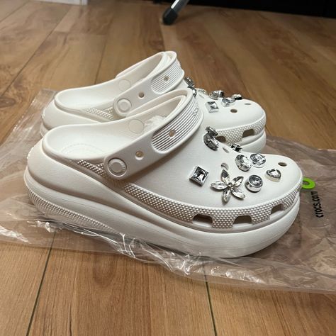 Nwt Crocs Classic Crush With Custom Charms Sz 7. Jibbitz Crocs Ideas White, Styling Crocs For Women, White Crocs Charms, White Crocs With Jibbitz, White Crocs With Charms, Crocs Clogs Outfits Style, White Crocs Aesthetic, Croc Charms Aesthetic, Crocs Crush Clog