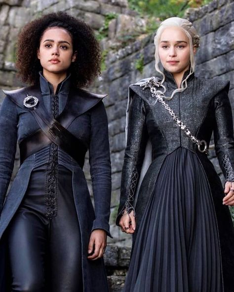 Deanyres Targaryen Outfits, Deanyres Targaryen, Daenerys Targaryen Outfits, Daenerys Targaryen Dress, Queen Daenerys, Game Of Thrones Outfits, Got Costumes, Game Of Thrones Costumes, Game Of Throne Daenerys