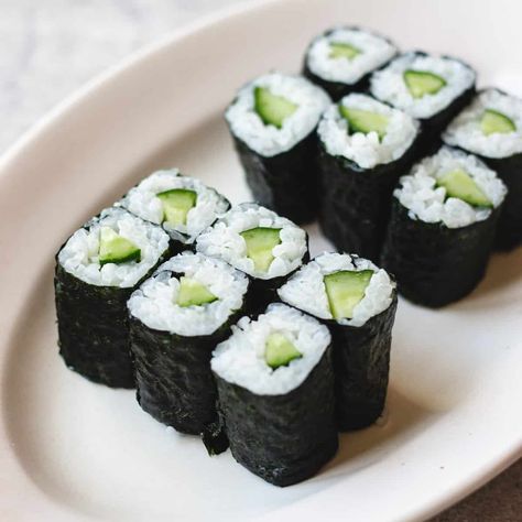 Cucumber Sushi Rolls, Japanese Side Dish, Cucumber Sushi, Japanese Cucumber, Easy Sushi, Sushi At Home, Holidays Ideas, Homemade Sushi, How To Make Sushi