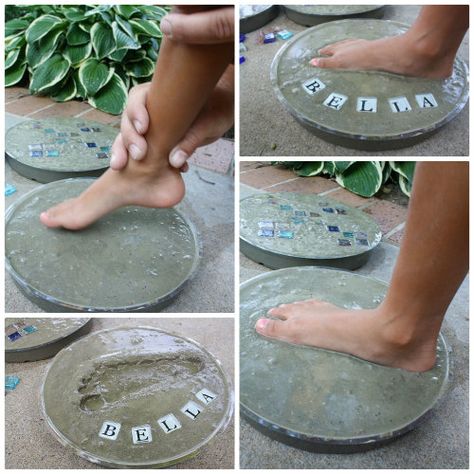 Stepping Stone Tutorial, plus fill the footprints with glow in the dark resin to make them glow! Description from pinterest.com. I searched for this on bing.com/images Koti Diy, Concrete Stepping Stones, Stepping Stones Diy, Garden Stepping Stones, Garden Steps, Stones Diy, Concrete Projects, Decoration Originale, Stepping Stone