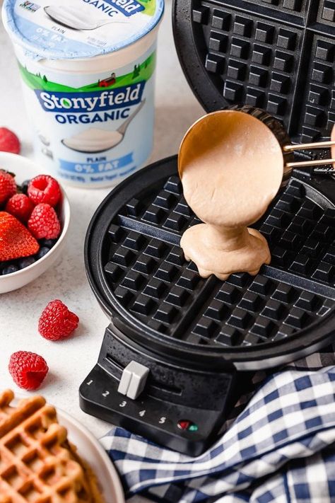 Whip up these protein-packed Yogurt Waffles for breakfast and freeze the rest for easy meal prep! Weight Watchers Waffles, Yogurt Waffle Recipe, Skinnytaste Breakfast, Fluffy Yogurt, Greek Yogurt Waffles, Yogurt Waffles, Blender Waffles, Breakfast Waffle Recipes, Gluten Free Weight Watchers