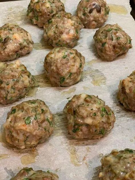 Wonton Meatballs – Tasty Recipes Chicken Wontons, Cooking Panda, Malai Kofta, Wonton Recipes, Wontons, Grandmas Recipes, Green Onion, Low Carb Chicken, Ground Chicken