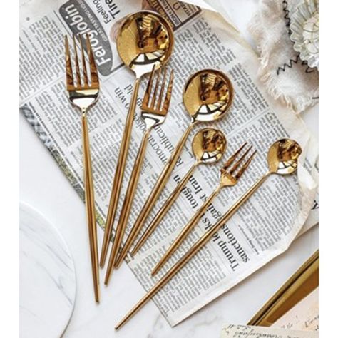 Golden Color 304 Stainless Steel Cutlery Steak Western Tableware Cutlery Four -piece Household spoon fork set Cheap Dinnerware Sets, Black Flatware, Cutlery Set Stainless Steel, Gold Spoon, Spoon Gifts, Silver Cutlery, Portable Kitchen, Stainless Steel Cutlery, Silver Flatware