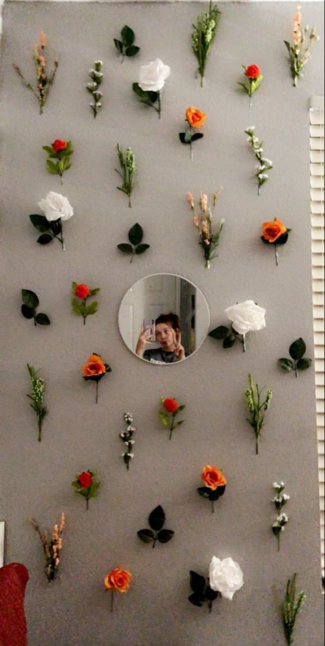 Wall Esthetic Decor, Organization Shelves Bedroom, Flower Dorm Decor, Flower Wall Ideas Bedroom, Pink Flower Room Decor, Dainty Wall Decor, Fake Flower Wall Decor Bedroom, Flower Wall Room Decor, Hanging Flowers From Ceiling Bedroom