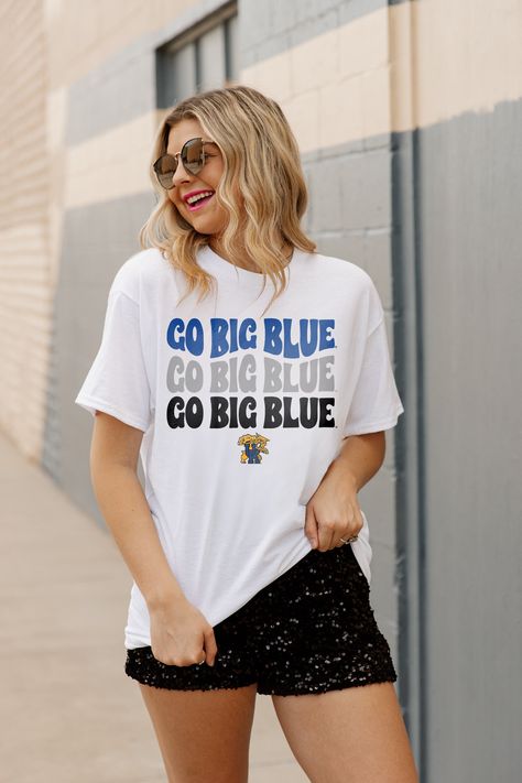 KENTUCKY WILDCATS STAY WAVY OVERSIZED BOYFRIEND TEE College Spirit Wear, School Tshirt Designs, Team Spirit Shirts, Football Graphic Tee, Go Big Blue, School Spirit Shirts, Nebraska Cornhuskers, Spirit Shirts, Crewneck Design