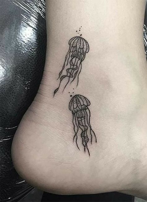 Jellyfish tattoo Tattoo Mermaid, Cute Ankle Tattoos, Small Foot Tattoos, Tato Minimal, Petit Tattoo, Ankle Tattoos For Women, Ankle Tattoos, Jellyfish Tattoo, Foot Tattoos For Women