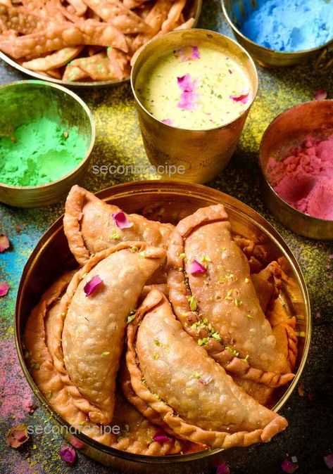 Gujiya Recipe, Food Recipes In Hindi, Fried Pastry, Indian Mithai, Abstract Mandala, Traditional Sweets, Diwali Food, Mandala Patterns, Design Sketchbook