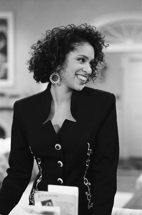 Karyn Parsons, 90s Style Icons, Hilary Banks, Classy Evening Gowns, Woman Images, Wednesday Series, Fresh Prince Of Bel Air, Photo Bank, Interview Style