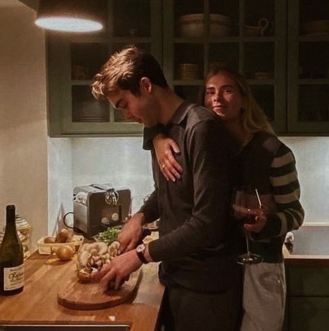 Young Couple Apartment, Sweet Home Aesthetic, Aesthetic Decoration Ideas, Couple Apartment, Boyfriend Questions, Aesthetic Decoration, Couple Cooking, Best Friend Photography, Love Sam