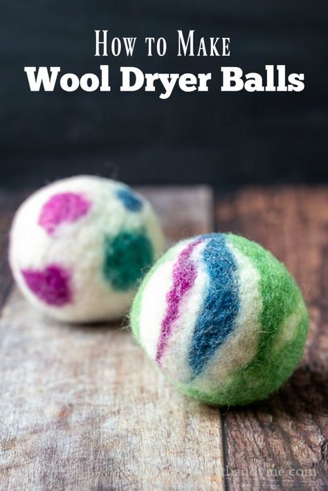 Homemade Dryer Balls, Diy Wool Dryer Balls, Diy Dryer Balls, Felt Wool Ball, Homemade Cleaning Supplies, Roving Yarn, Roving Wool, Diy Wool, Felt Crafts Christmas