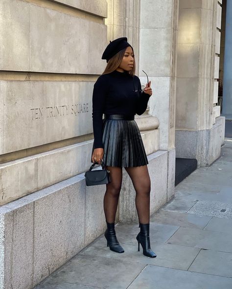 𝐌𝐚𝐲𝐚 on Instagram: “🌚” Leather Skater Skirt Outfit, Leather Tennis Skirt, Ootd Formal, Skater Skirt Outfit, Leather Skater Skirt, Leather Skater Skirts, Outfit Botas, Short Skirts Outfits, Preppy Skirt