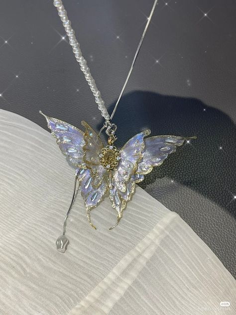 Kalung Aesthetic, Mariposas Aesthetic, Fairy Tale Jewelry, Jewelry Flowers, Fairy Butterfly, Pretty Jewelry Necklaces, Asian Jewelry, Magical Jewelry, Prom Jewelry