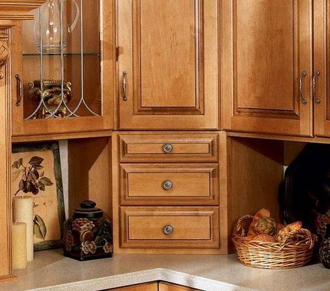 8 Great Solutions For Blind Kitchen Cabinet Corners: Counter Corner Space is a Waste; Drawer Pull-Outs the Solution? Corner Countertop Decor, Kitchen Cabinet Corner, Kitchen Corner Cupboard, Corner Drawers, Window Seat Kitchen, Blind Corner Cabinet, Trendy Kitchen Colors, Corner Kitchen Cabinet, Countertop Decor