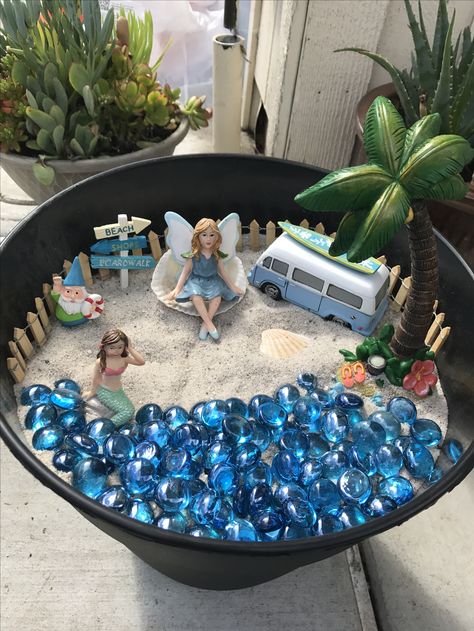 Beach Fairy garden. All fairy accessories from Michaels, gems from the dollar store, sand & bucket from home depot. So adorable! Bucket Decorating Ideas, Beach Miniature, Fairy Garden Camper, Bucket Diy, Diy Fairy Garden Ideas, Beach Fairy Garden, Diy Fairy Garden, Sand Bucket, Gardening Decor