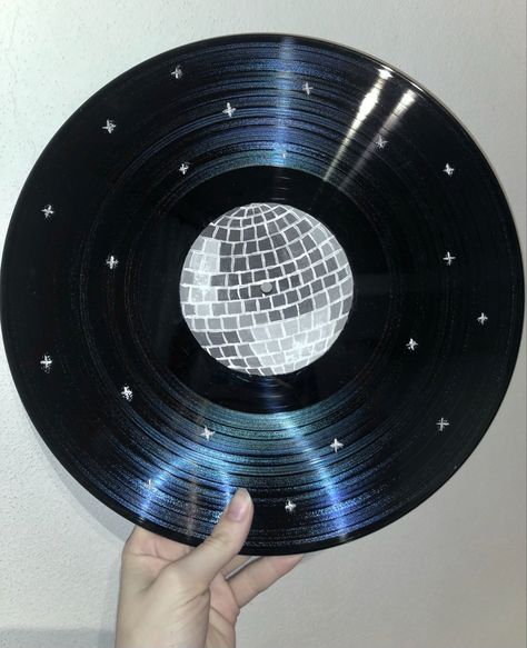 i want you to know i’m a mirrorball Vinyl Records Crafts Diy, Vinyl Painting Ideas Taylor Swift, Cute Vinyl Record Paintings, Disco Ball Record Painting, Cute Record Paintings, Record Painting Ideas Easy Boho, Vinyl Record Painting Ideas Taylor Swift, Simple Painted Records, Record Painting Ideas Taylor Swift