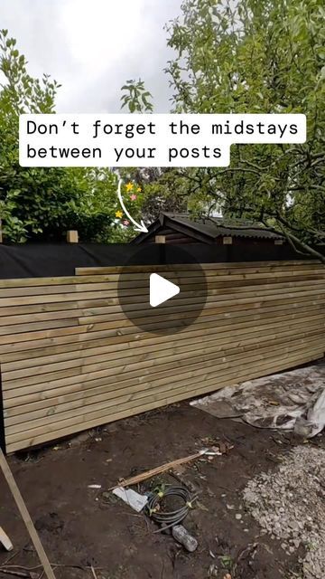 Emma Egerton on Instagram: "Somehow I totally missed us being tagged in the reel so a quick remix for you all to see @cheshire_ponds doing a good job on this Venetian fence.

Top tips.- don’t use a roofing batten, it will look terrible in six months time
Add a vertical every 600mm and pin battens in place
Retreat cut ends 
Use an oil based product with a uv filter to protect and ‘feed’ the timber. 

#newfence #modernfence #contemporaryfencing #fencing #gardendesign #diy #timbersupplier #contemporarygarden" Roof Batten Fence, Venetian Fence, Batten Fence, Contemporary Fencing, Diy Backyard Fence, Screen Outdoor, Bin Store, Backyard Fence, Privacy Screen Outdoor