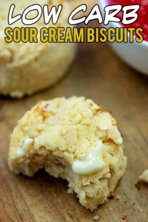 Keto Recipes Zucchini, Cream Biscuits Recipe, Sour Cream Biscuits, Low Carb Biscuit, Sugar Free Jam, Keto Biscuits, Postre Keto, Cream Biscuits, Sour Cream Recipes