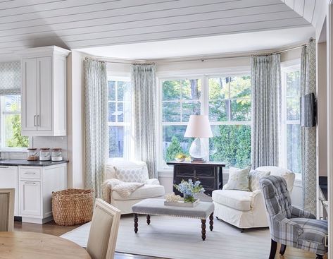 This bay window offered the perfect enclave for a seating area off the kitchen—perfect for a morning cup of coffee. | Andrea Goldman Design | #InteriorDesign #Interiors #InteriorStyling #interiorinspiration #Design #Interiorlovers Coffee Bar And Sitting Area In Kitchen, Kitchen Seating Area Couch, Cozy Keeping Room Off Kitchen, Sitting Area In Kitchen, Morning Room Ideas, Nook Seating, Kitchen Sitting Areas, Kitchen Seating Area, Kitchen Keeping Room