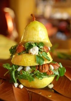 Cheese Salad, Resep Salad, Decorações Com Comidas, Ayam Bakar, Pear Salad, Wine Dinner, Dressing Recipes, Läcker Mat, Food Blogs