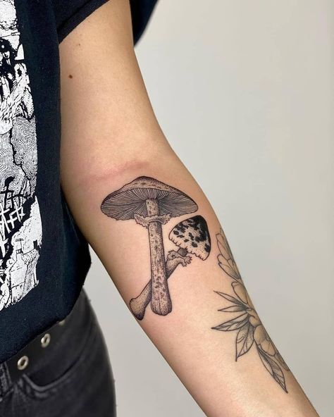 Minneapolis Tattoo, Mushroom Tattoo, Small Tats, Books Open, Mushroom Tattoos, Botanical Tattoo, Side Tattoos, Nature Tattoos, Fine Line Tattoos