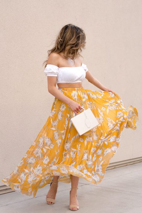 chicwish maxi skirt Yellow Maxi Skirt Outfit, Yellow Maxi Skirt, Yellow Maxi Skirts, Maxi Skirt Outfit, Skirt Outfits Summer, Skirt Diy, Casual Summer Outfits For Women, Mode Kimono, Gaun Fashion