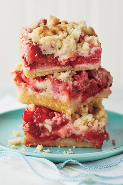 Rhubarb Crumble Bars, Strawberry Rhubarb Recipes, Best Rhubarb Recipes, Rhubarb Bars, Strawberry Rhubarb Crumble, Recipes Strawberry, Crumb Bars, Crumble Pie, Rhubarb Desserts