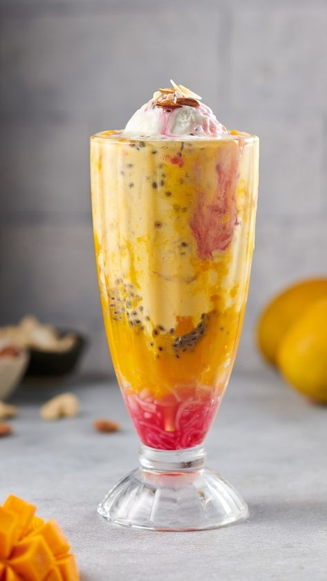 Your Food Lab on Instagram: “Beat the heat with the fruit of the season! Some mango falooda for you. Save this post for later and send it to someone who loves mango…” Falooda Poster, Falooda Photography, Ab Videos, Hyderabadi Food, Mango Falooda, Mango Shake, Bewafa Photo, Tea Drink Recipes, Eid Food