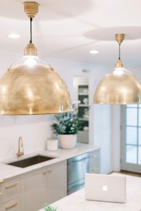 5 Times the Lighting Made the Room - Statement Lighting Studio Mcgee Kitchen Styling, Brass Kitchen Lighting, Mcgee Kitchen, Studio Mcgee Kitchen, Lights Over Island, Lights Over Kitchen Island, Becki Owens, Kitchen Design Trends, Lighting Trends