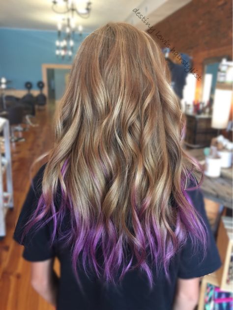 Hair Colour Tips Dip Dye, Colored Hair Tips Purple, Purple Ends On Blonde Hair, Dark Purple On Blonde Hair, Light Purple Tips Hair, Purple Tips On Blonde Hair, Colored Hair Highlights Blonde, Blond Hair Purple Tips, Purple Dye On Blonde Hair