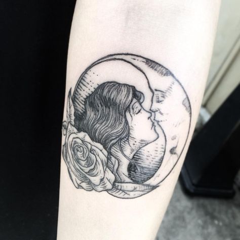 The lady and the moon #tattoo Celestial Tattoo, Kunst Tattoos, Moon Tattoo Designs, Kampot, Skin Art, Piercing Tattoo, Love Tattoos, Tattoo You, Pretty Tattoos