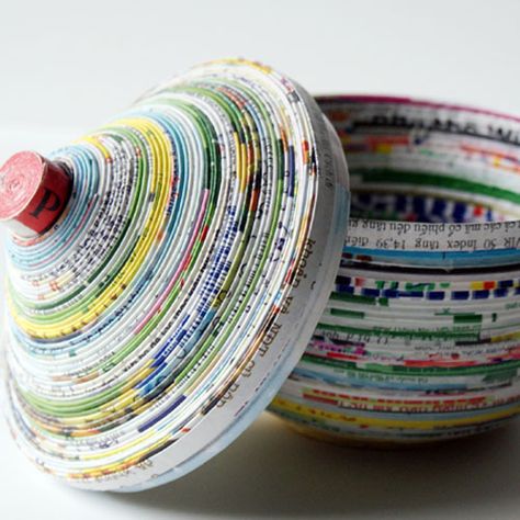 This coiled magazine project is going on my summer break to do list. Magazine Bowl, Recycled Paper Crafts, Recycled Magazine, Recycled Magazines, Magazine Crafts, Paper Bowls, Newspaper Crafts, Recycled Projects, Old Magazines