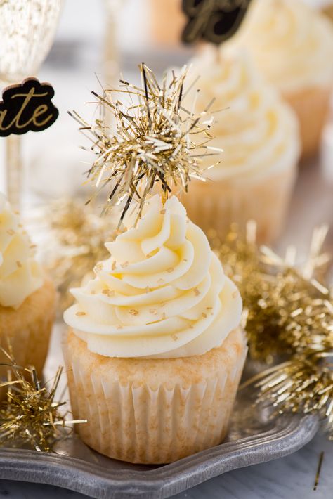 This easy champagne cupcake recipe with champagne frosting is a New Year’s Eve dessert you won’t want to miss! How to make champagne cupcakes using a box cake. Champagne Cupcake Recipes, New Years Eve Dessert, Champagne Recipe, New Year's Cupcakes, Cake Mix Cupcakes, Boozy Cupcakes, New Year's Desserts, Champagne Cupcakes, New Years Eve Food