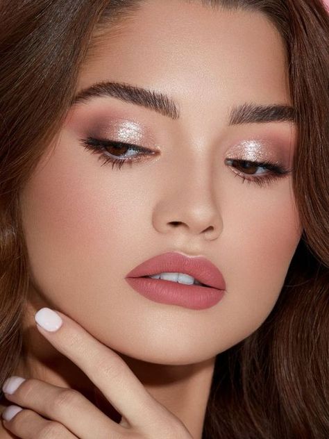 Rosa Make-up, Soft Make-up, Summer Wedding Makeup, Natural Summer Makeup, Maquillage On Fleek, Wedding Eye Makeup, Classy Makeup, Makeup Tip, Bridal Eye Makeup