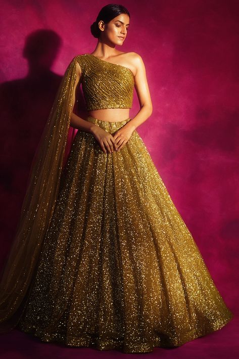 Dull Gold Lehenga, Shoulder Veil, Vani Vats, Gold Lehenga, Lehenga Blouse Designs, Net Blouses, Fancy Blouse, Indian Wedding Wear, Lehenga Blouse