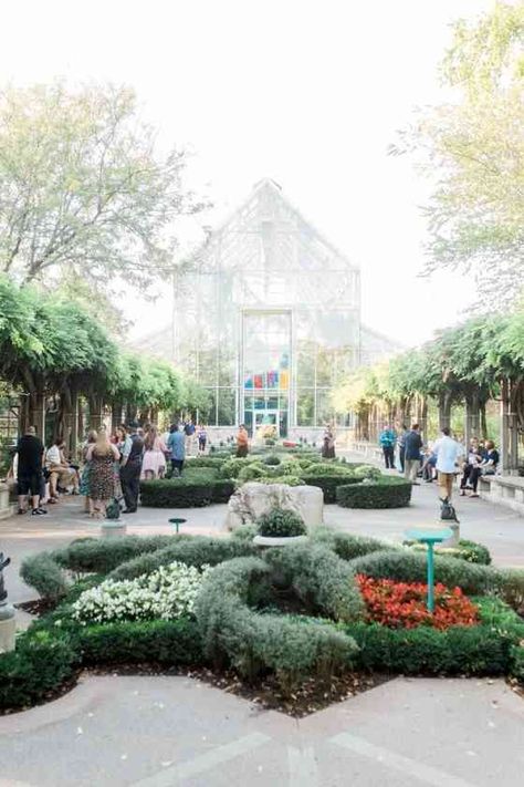 10 Unique Wedding Venues in Indianapolis for Super-Cool Couples - WeddingWire Indianapolis Wedding Venues, Green Porch, Indiana Wedding Venues, Creative Wedding Venues, Wedding Venues Indianapolis, Unique Event Venues, Disco Wedding, Beautiful Outdoor Wedding, Downtown Wedding