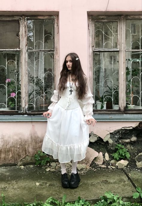 Gothic White Outfit, Creepy Core Outfits, Soft Victorian Aesthetic Outfits, White Witch Aesthetic Outfit, White Vampire Outfit, White Gothic Aesthetic Outfit, White Gothic Outfit, White Alt Outfit, Dolly Aesthetic Outfits